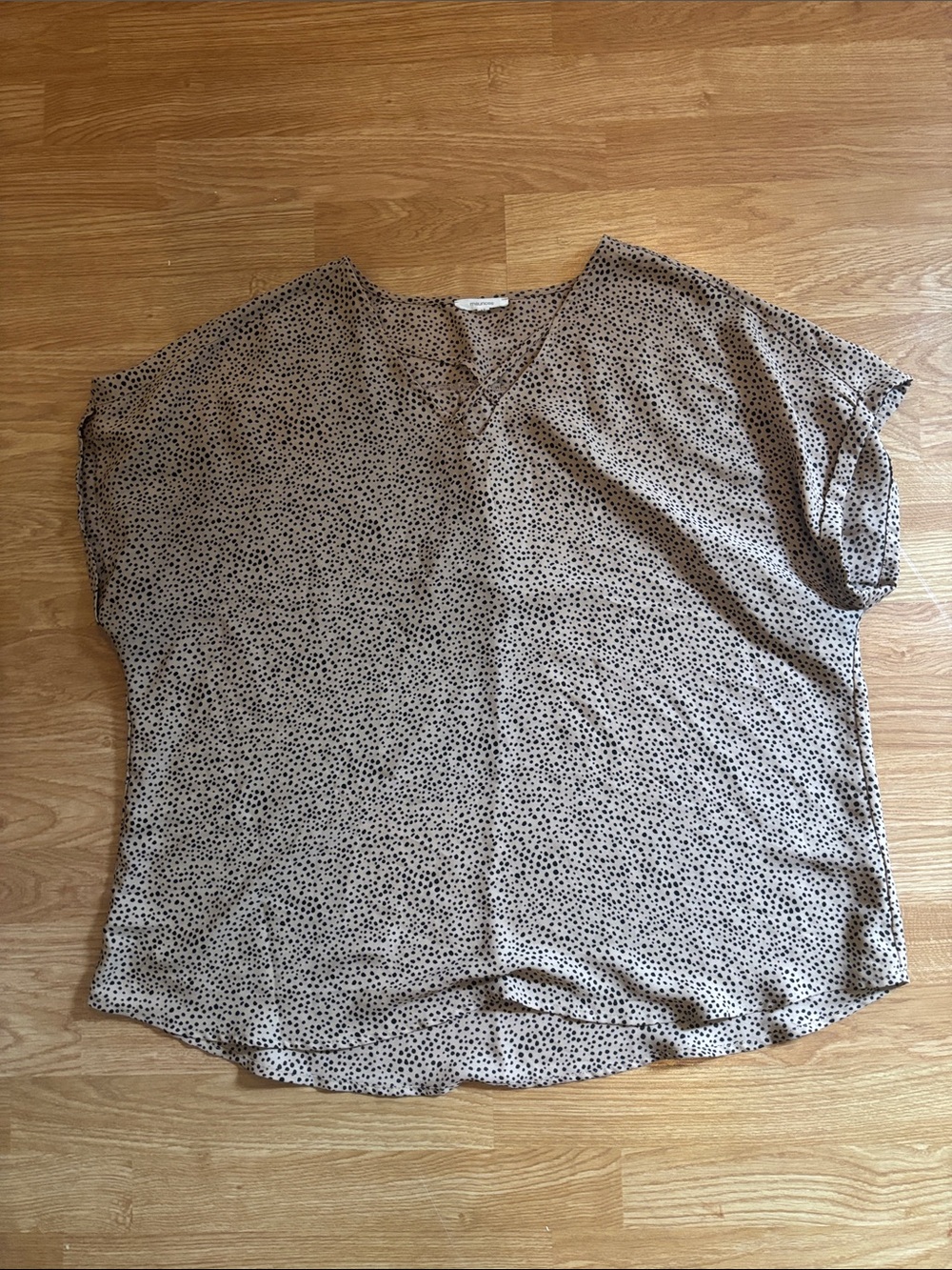 Maurices Beige Dot V-Neck Short Sleeve Blouse